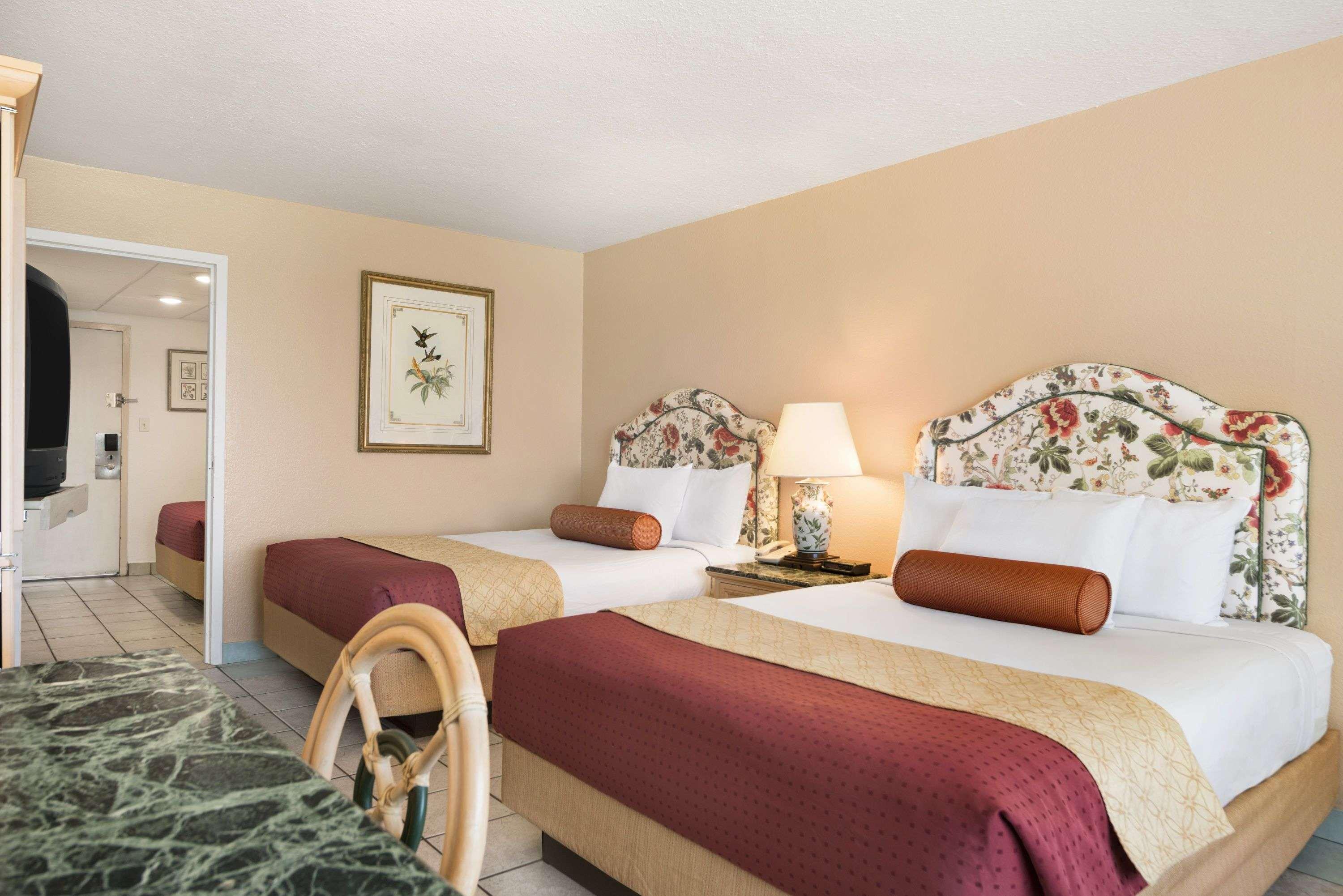 Days Inn By Wyndham Panama City Beach/Ocean Front מראה חיצוני תמונה